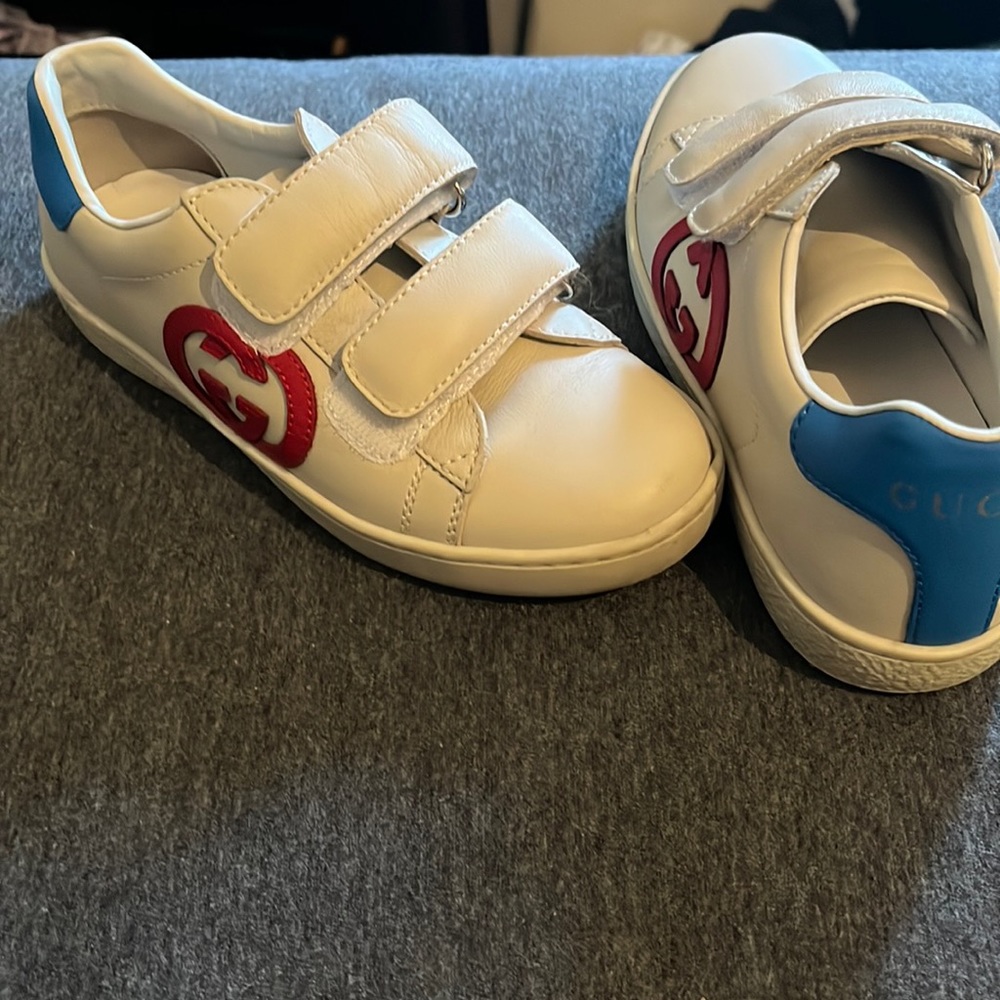 Selling my son shoes from last year worn twice he can’t fit anymore